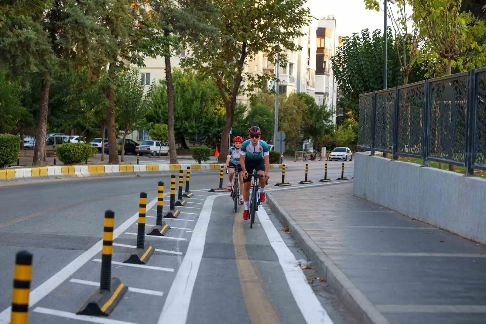 Efeler’de pedallar özgürlüğe dönüyor: 11 kilometrelik rota adım adım tamamlanıyor