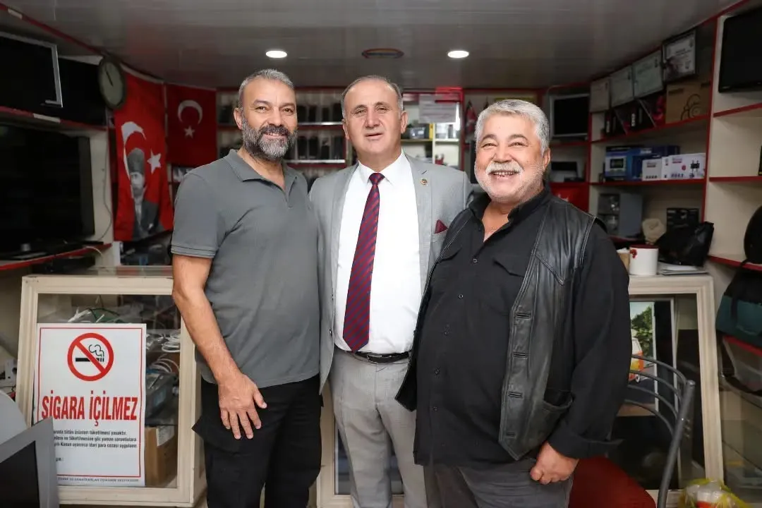 İncirliova’da pazar mesaisi: Başkan Kaya esnafın nabzını tuttu