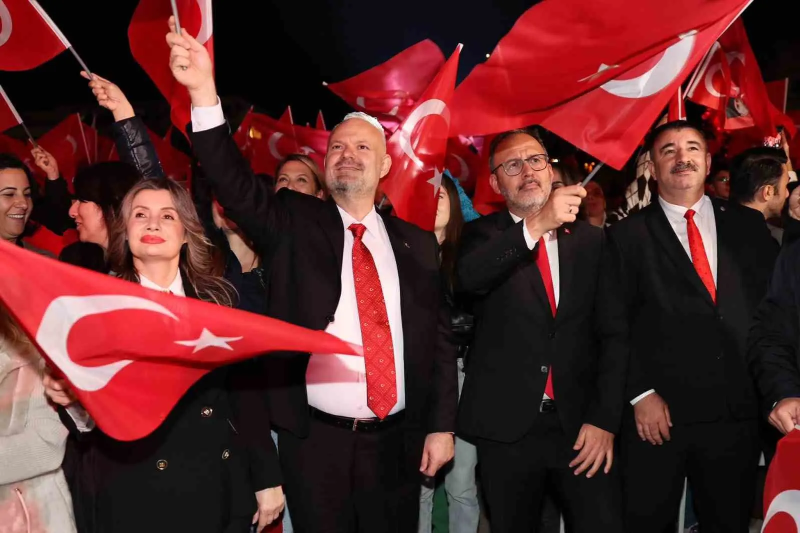 Menemen'de Cumhuriyet coşkusu zirveye taşındı: 365 gün süren bir sevda