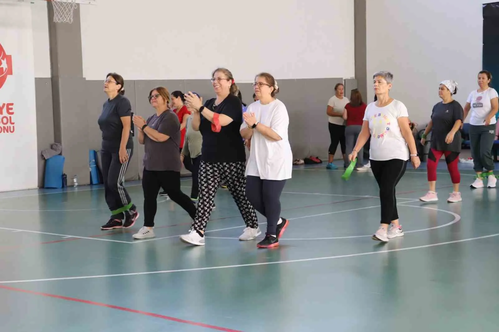 Nazilli’de kadınlar güne sporla başlıyor: 100 kişilik dev buluşma