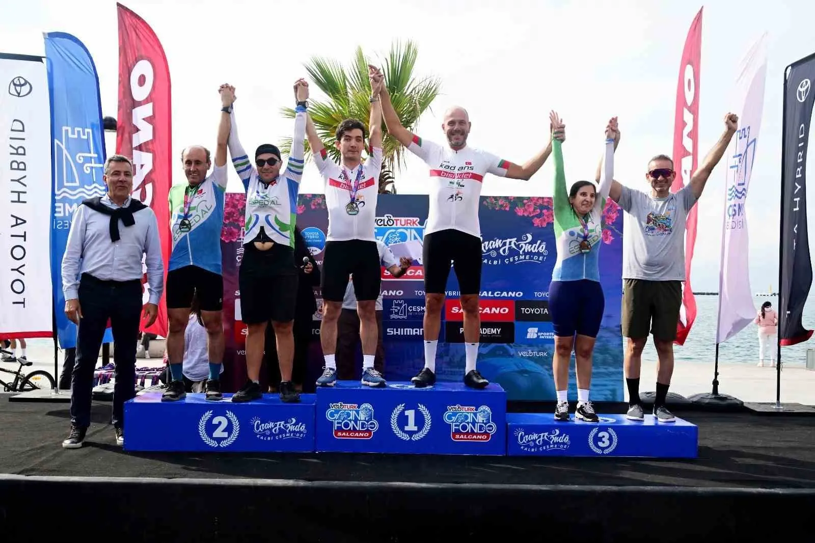 Çeşme’nin virajlarında 10 yıllık gelenek: Pedallar iyilik için döndü