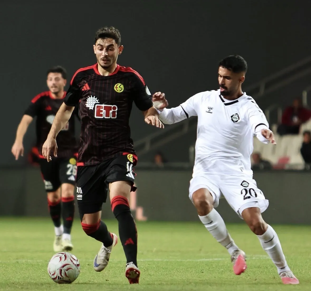 İzmir’de Atalay Yıldırım şov: Eskişehirspor geriden gelip Altay’ı dağıttı