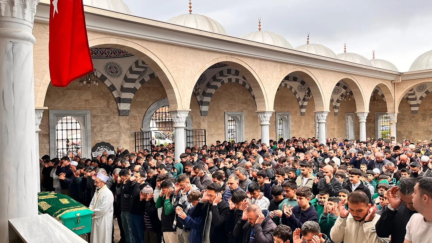 Kula’da hüzünlü veda: Kalbine yenik düşen 15 yaşındaki İshak son yolculuğuna uğurlandı