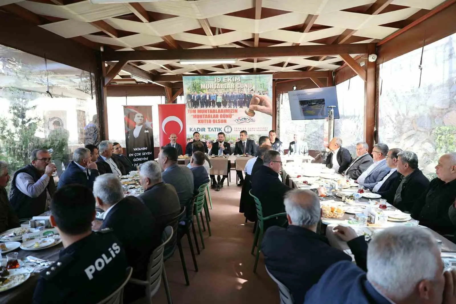 Tavas'ta muhtarlar günü buluşması: Hizmet yolunda omuz omuza