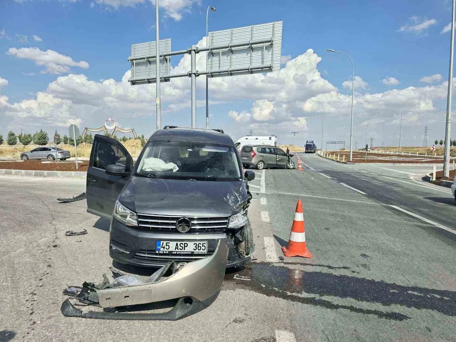 Emirdağ'da kavşak kazası: Bir can kaybı, altı yaralı