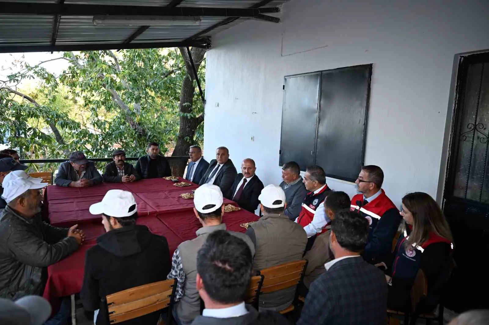 Köşk’te halk buluşması: Vali Varol mahalle sakinlerinin taleplerini not etti