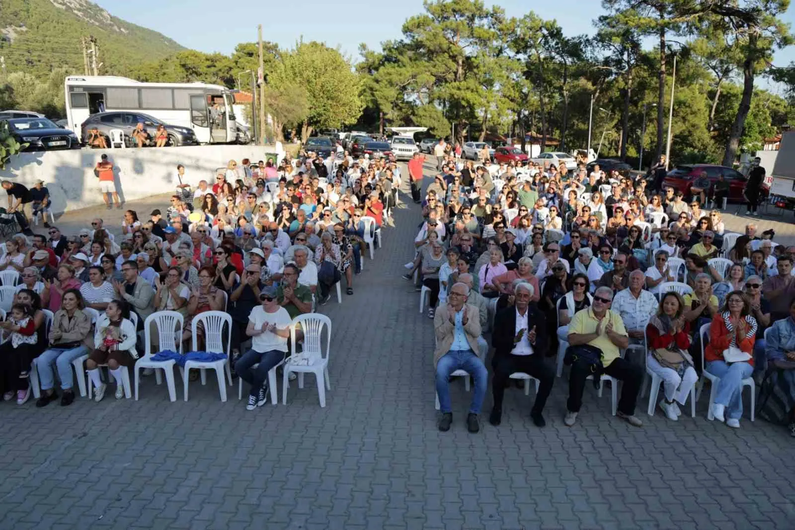 Akyaka’da vefa rüzgarı: Kültür elçileri müzikle yad edildi