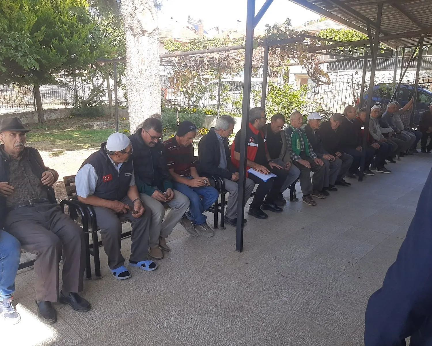 Uşak’ta tarladan sofraya verim seferberliği: Müdür Bilir üreticiyle buluştu