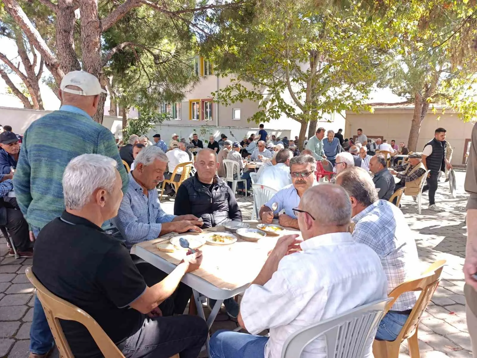 Yakaköy’de kadim gelenek yaşatıldı: Gurbetteki hemşehriler aynı sofrada buluştu