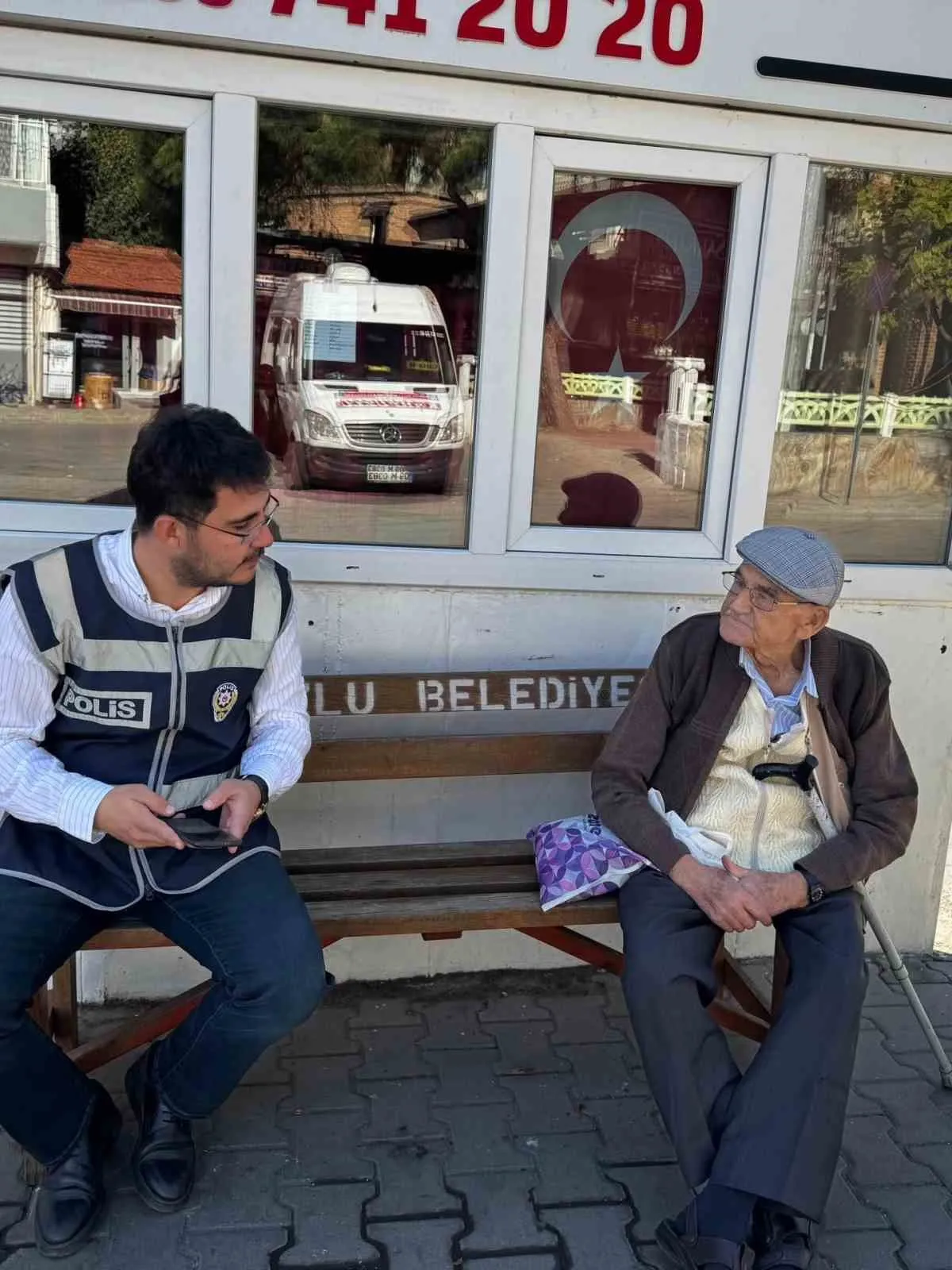 Telefonda kendini savcı veya polis olarak tanıtanlara dikkat: Karpuzlu'da güvenlik seferberliği