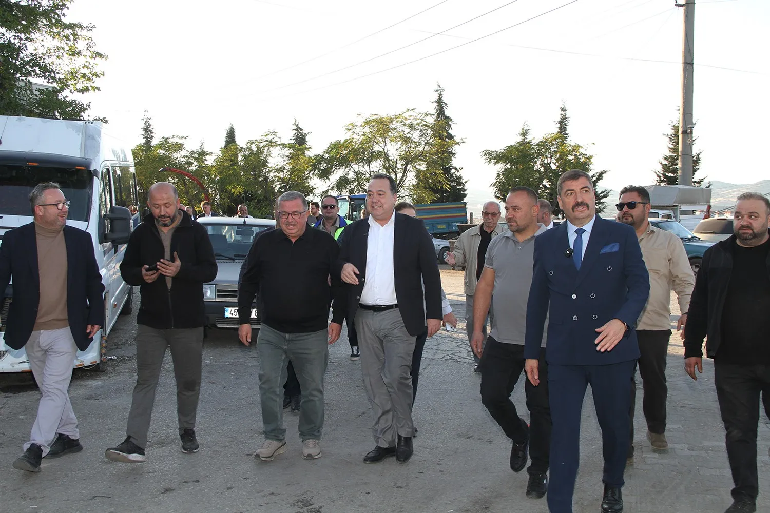 Kula’da saha mesaisi: Başkan Dutlulu’dan hem taziye hem yatırım sözü