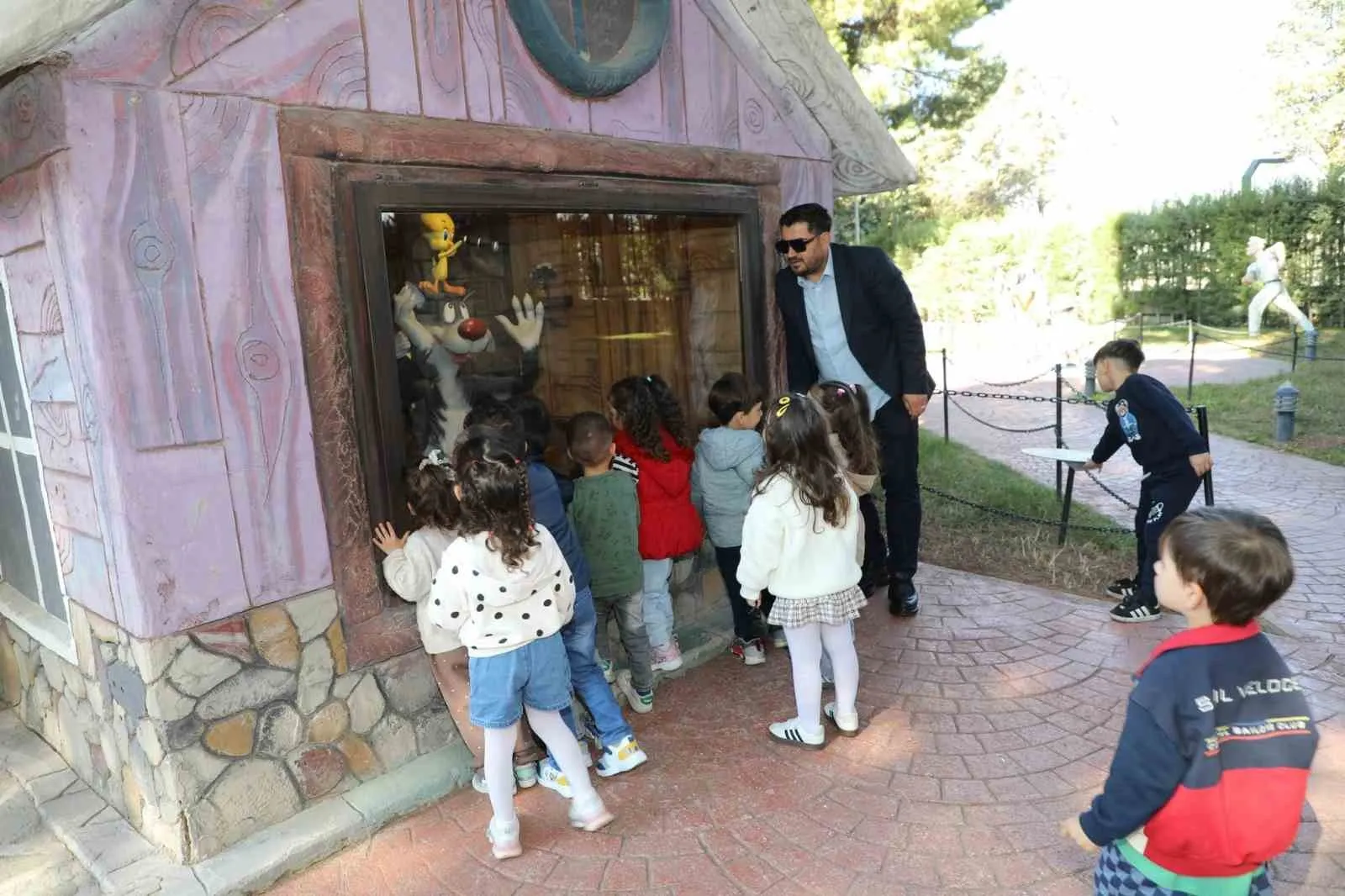 Minik öğrencilerin Şehzadelerpark çıkarması: Tarih ve eğlence bir arada