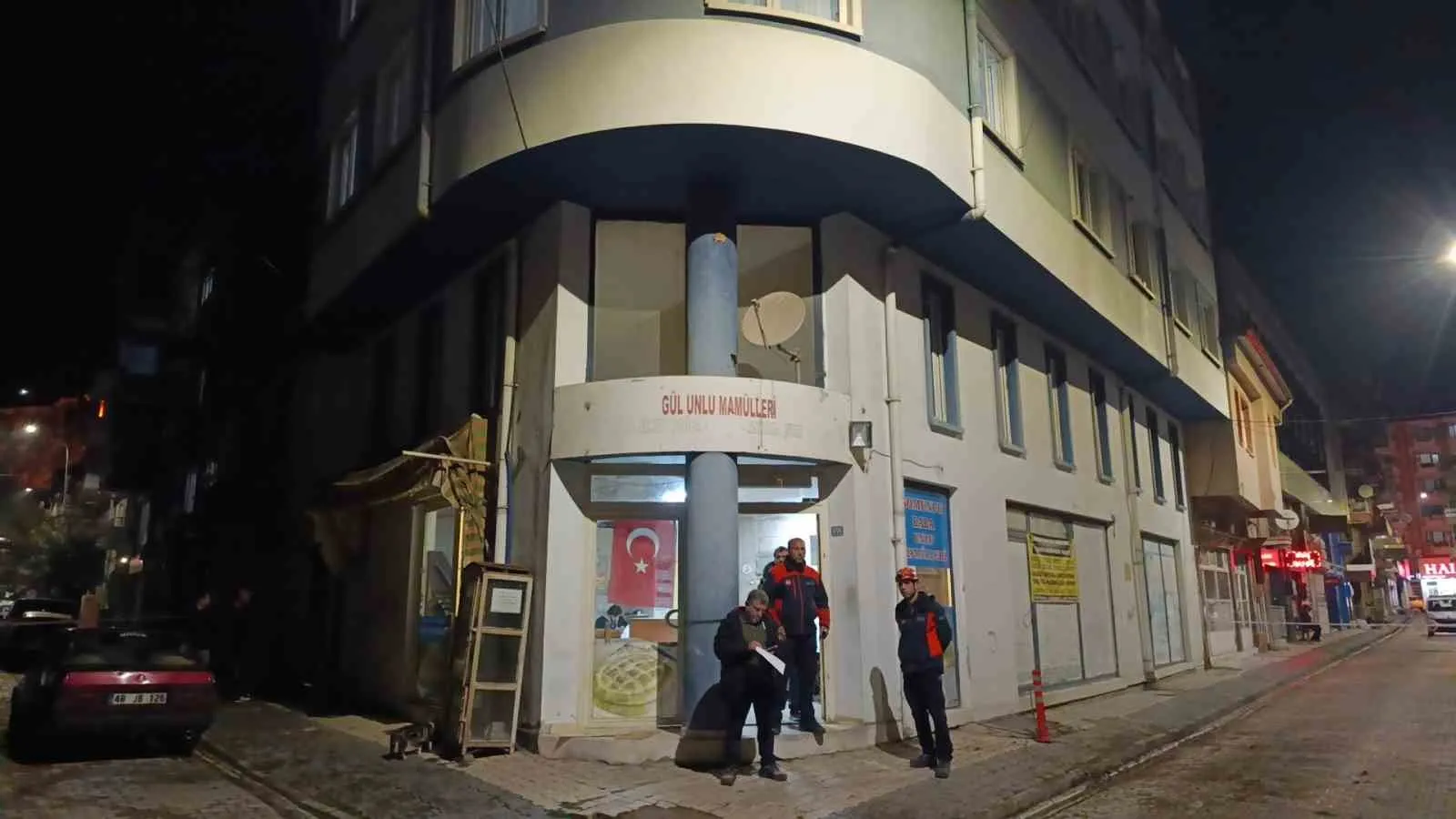 Afyonkarahisar’da korkutan çatlaklar: 4 katlı binada acil tahliye kararı