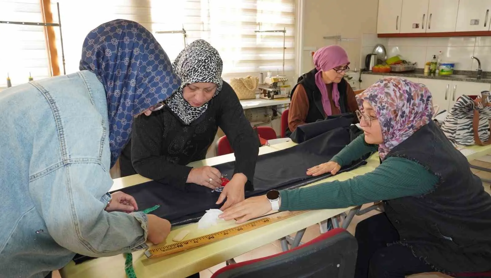 Manisa'da sessizliğe bürünen tesis kadınların dokunuşuyla yeniden canlandı