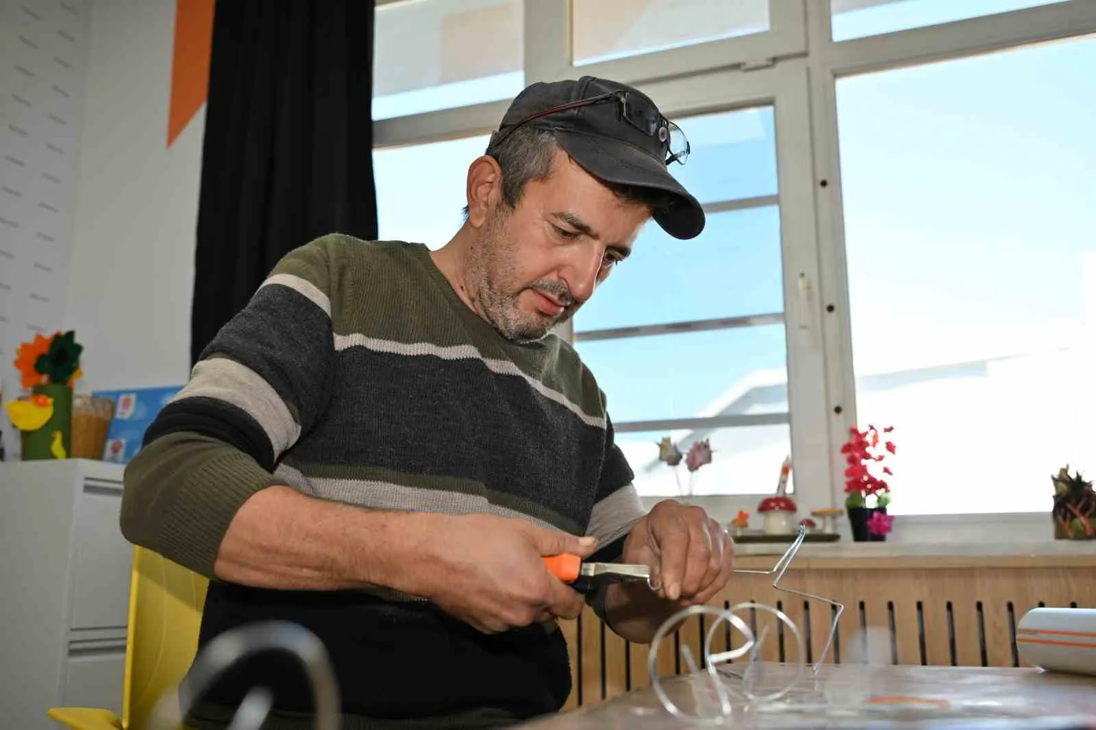 Ekranları bıraktılar, tellere hayat verdiler: Demirci’de kuşaklar arası nostalji köprüsü