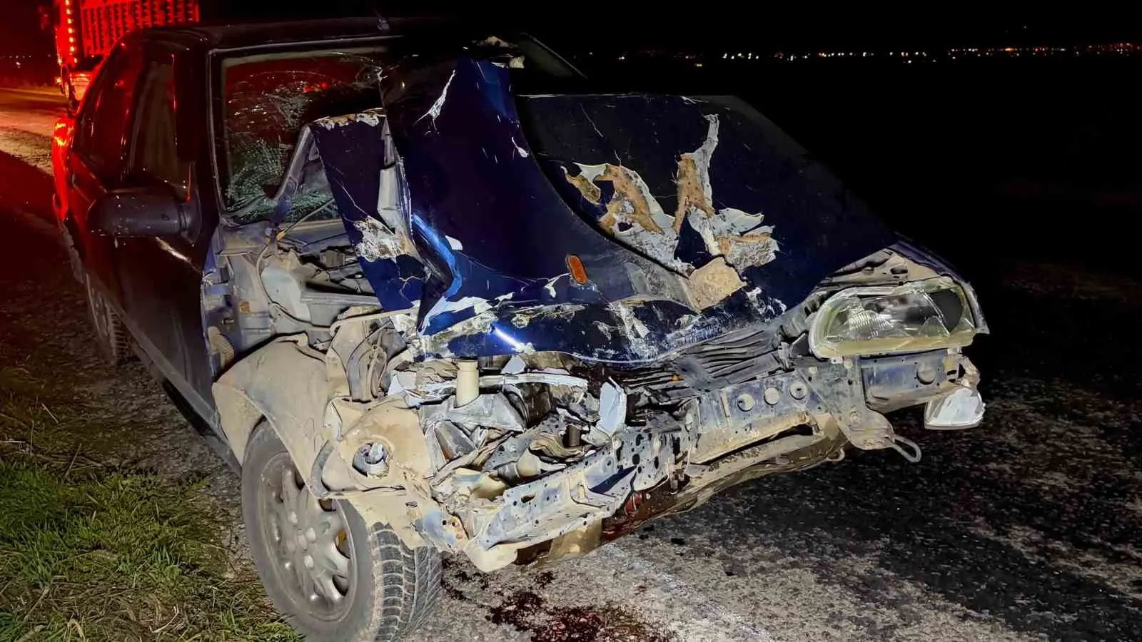 Afyon'da şaşkına çeviren kaza: Tarım aracı tarlaya adeta park etti