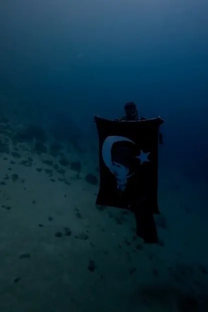 Akyaka’da Cumhuriyetin 103. yılına özel su altı selamı