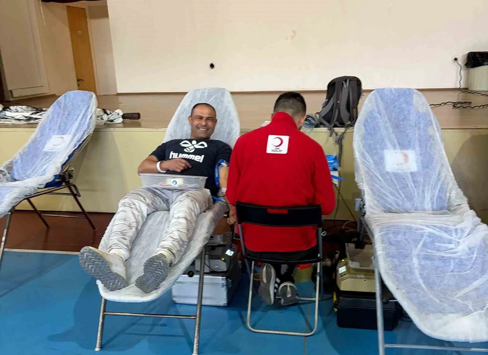 Çeşme’de okul çatısı altında dev dayanışma: 97 bağışçıdan hayata can suyu