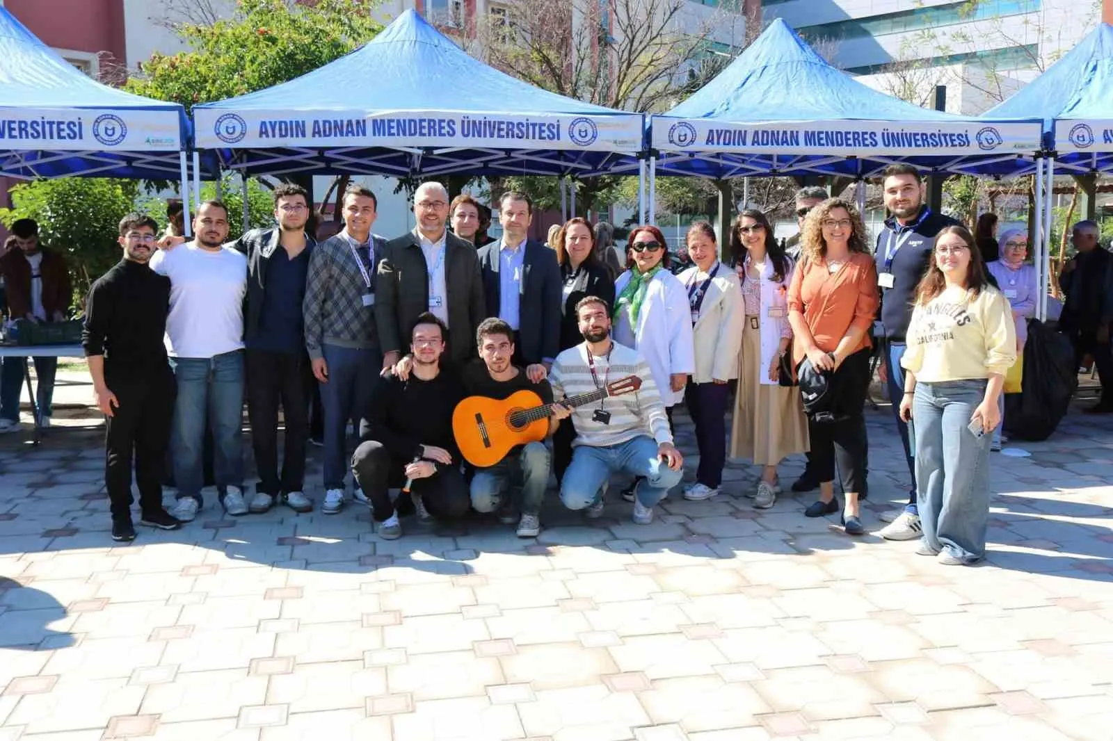 ADÜ'lü gençlerden minik hastalara umut ışığı: Hastane koridorlarında dayanışma rüzgarı