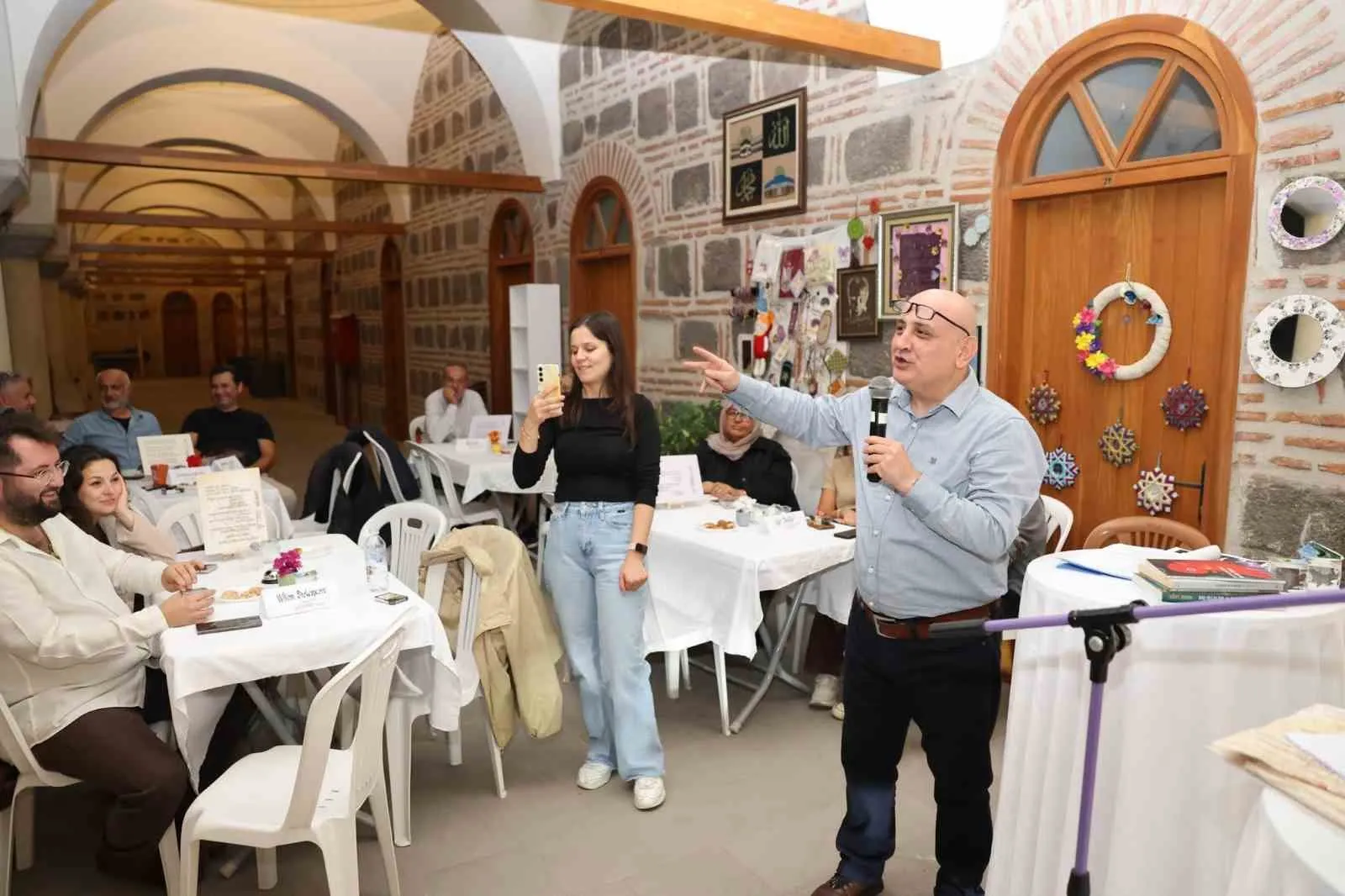 Manisa'nın tarihi hanında edebiyat yolculuğu: Dev isimlerin bilinmeyen dünyası aralandı