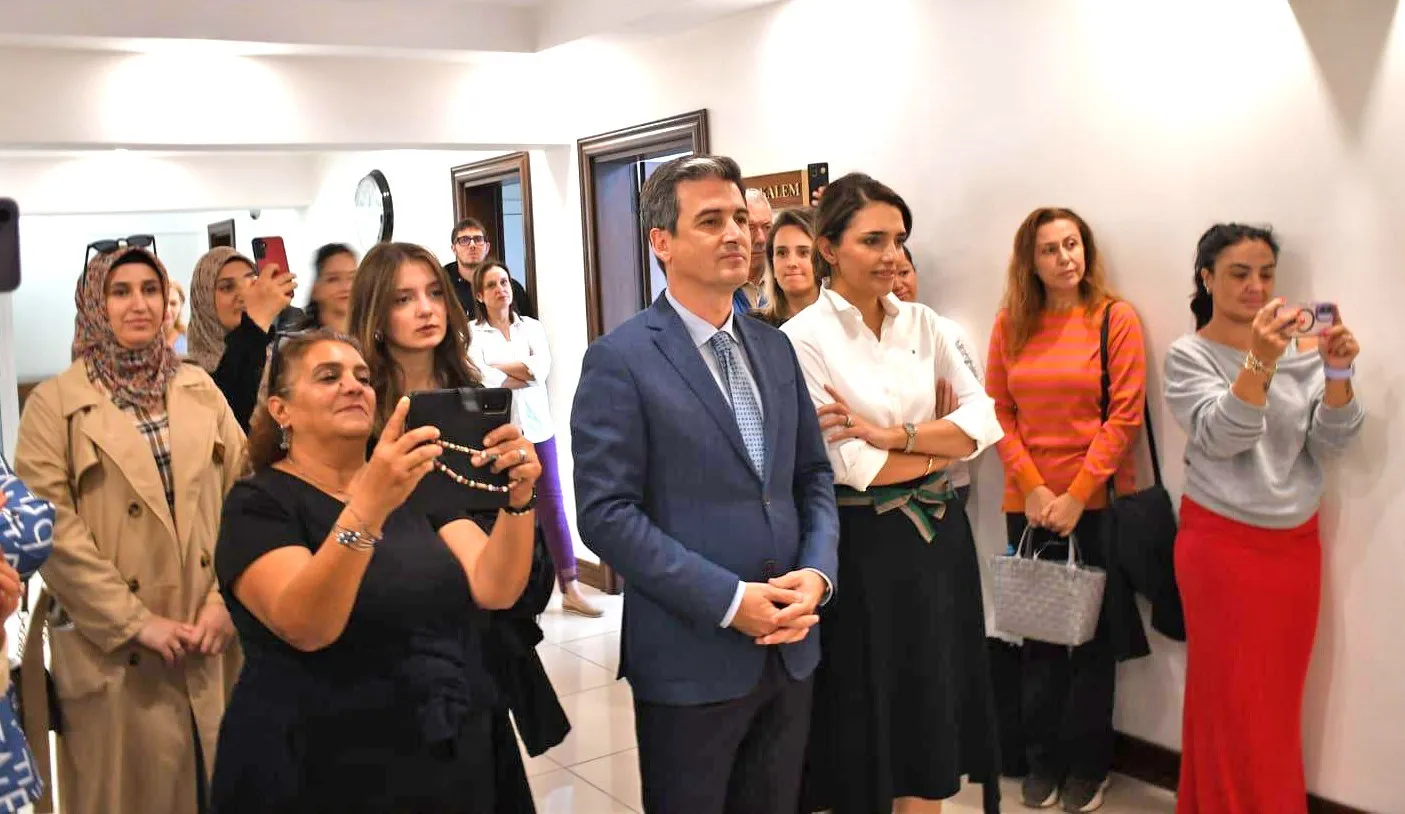 Çeşme’de sanat rüzgarı: Mavi Canlar beşinci yılına görkemli bir başlangıç yaptı