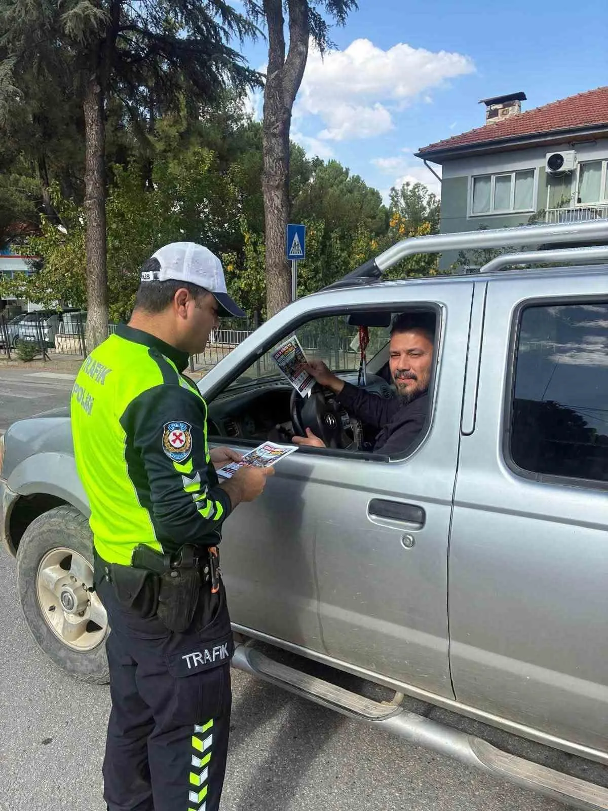 Çal'da emniyetten çifte uyarı: Hem yollarda hem dijital dünyada tetikte olun