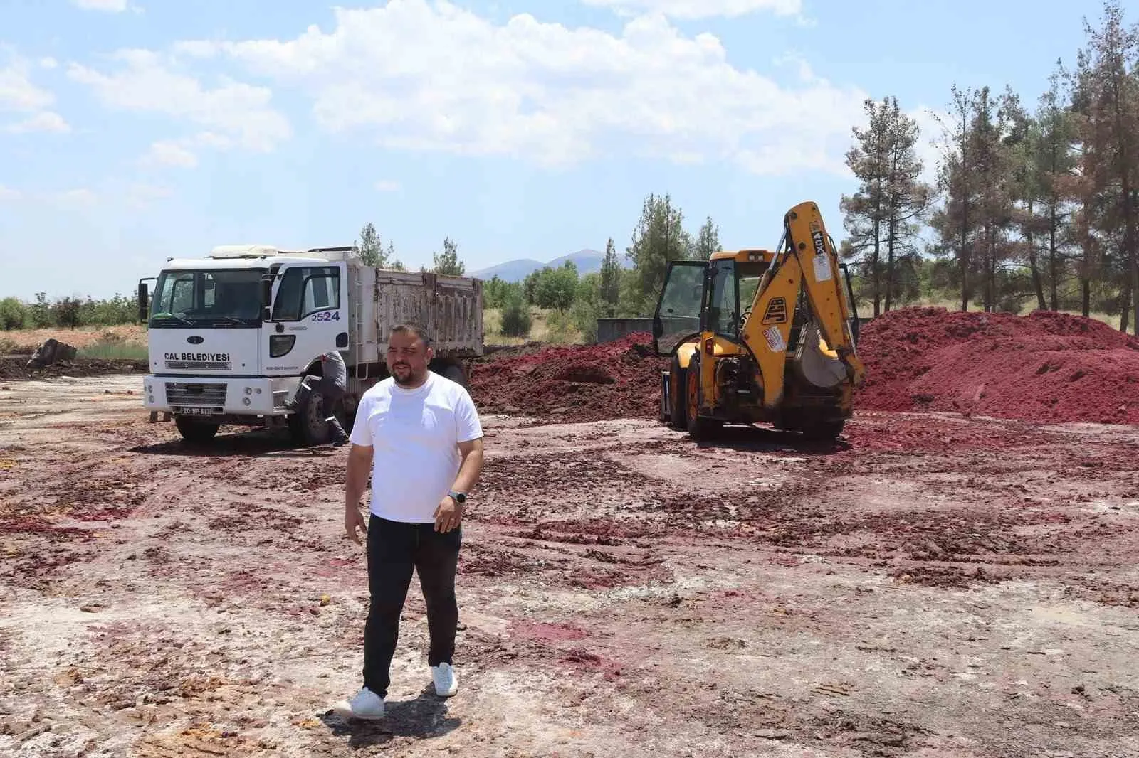 Çal'da hayvancılığa nefes aldıran hamle: Üreticiye pancar küspesi desteği