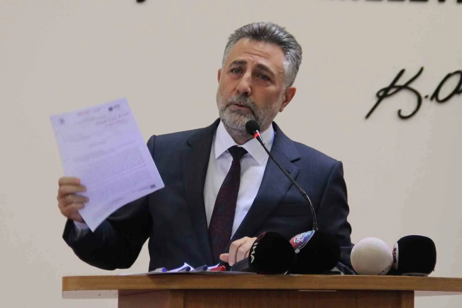 Bayraklı’da rüşvet operasyonunda kritik gün: Eski başkan ve 42 kişi hakim karşısında
