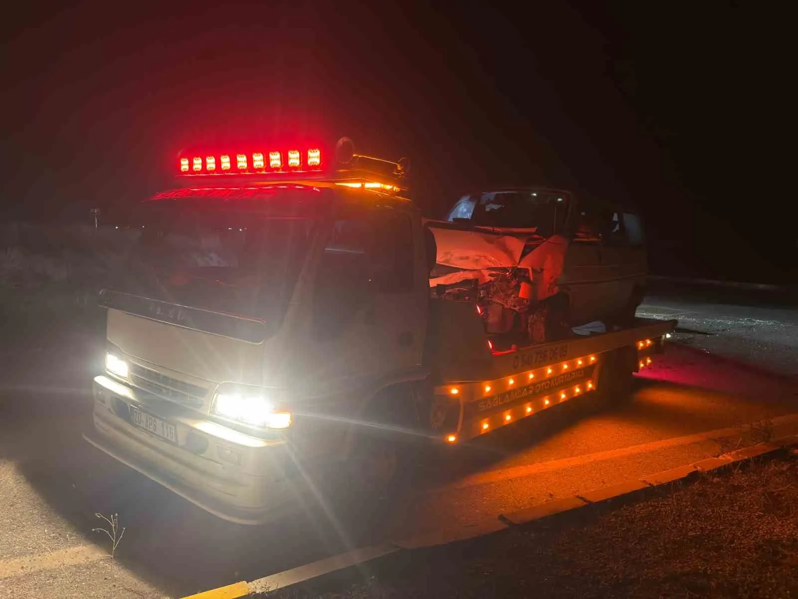 Emirdağ’da ucuz atlatılan kaza: Kamyonet savruldu, bir kişi yaralandı