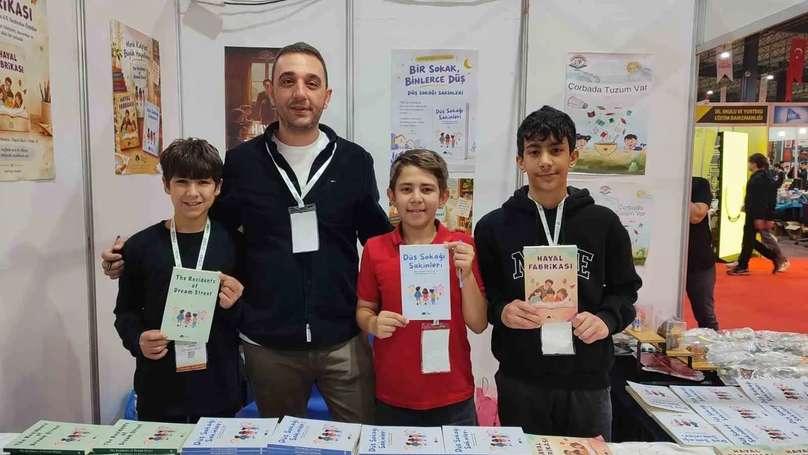 Ortaokul sıralarından edebiyat dünyasına: 31 öğrenci 3 kitapla fuara damga vurdu