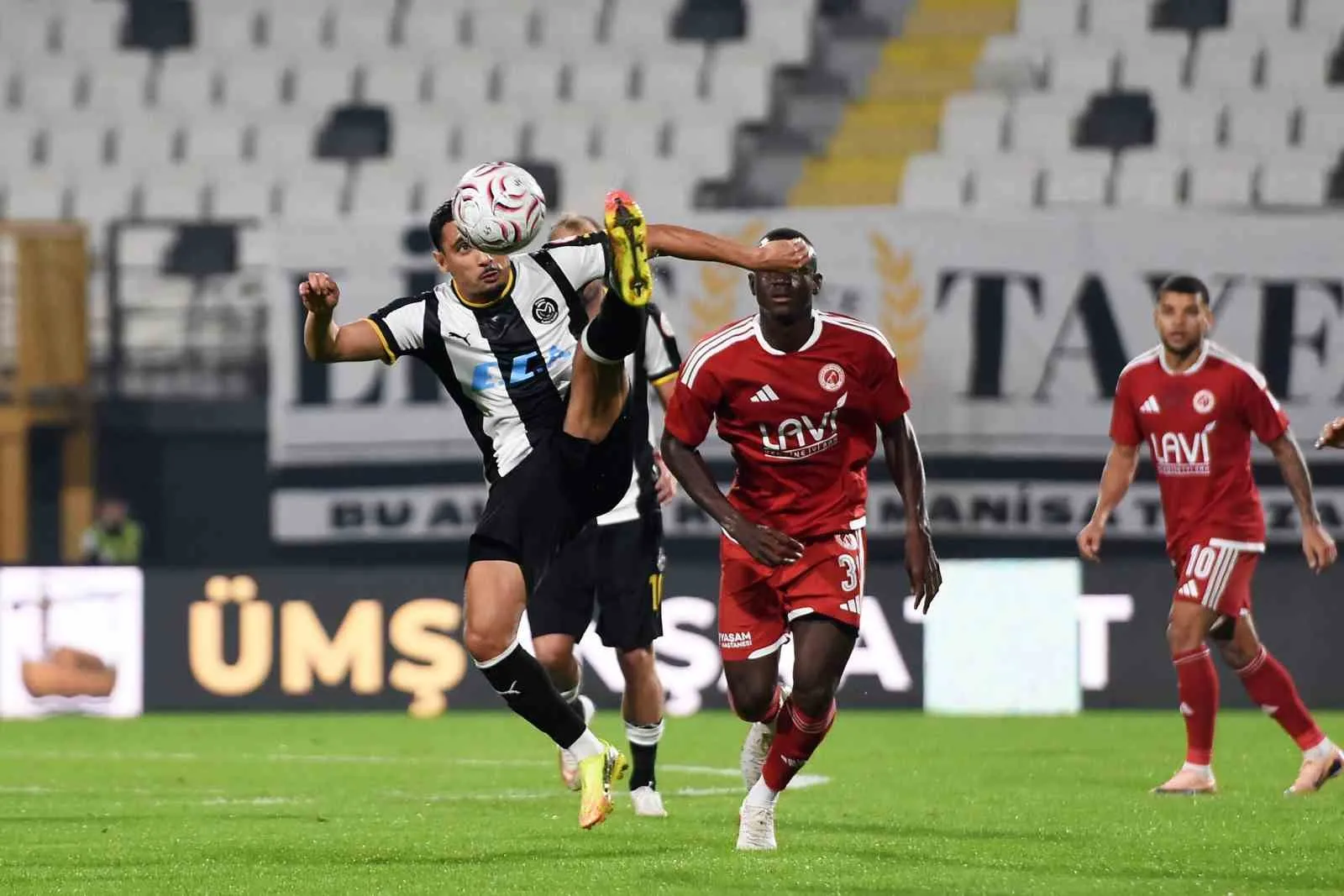 Manisa FK evinde zorlanmadı: Sylla fırtınası Batman’ı devirdi
