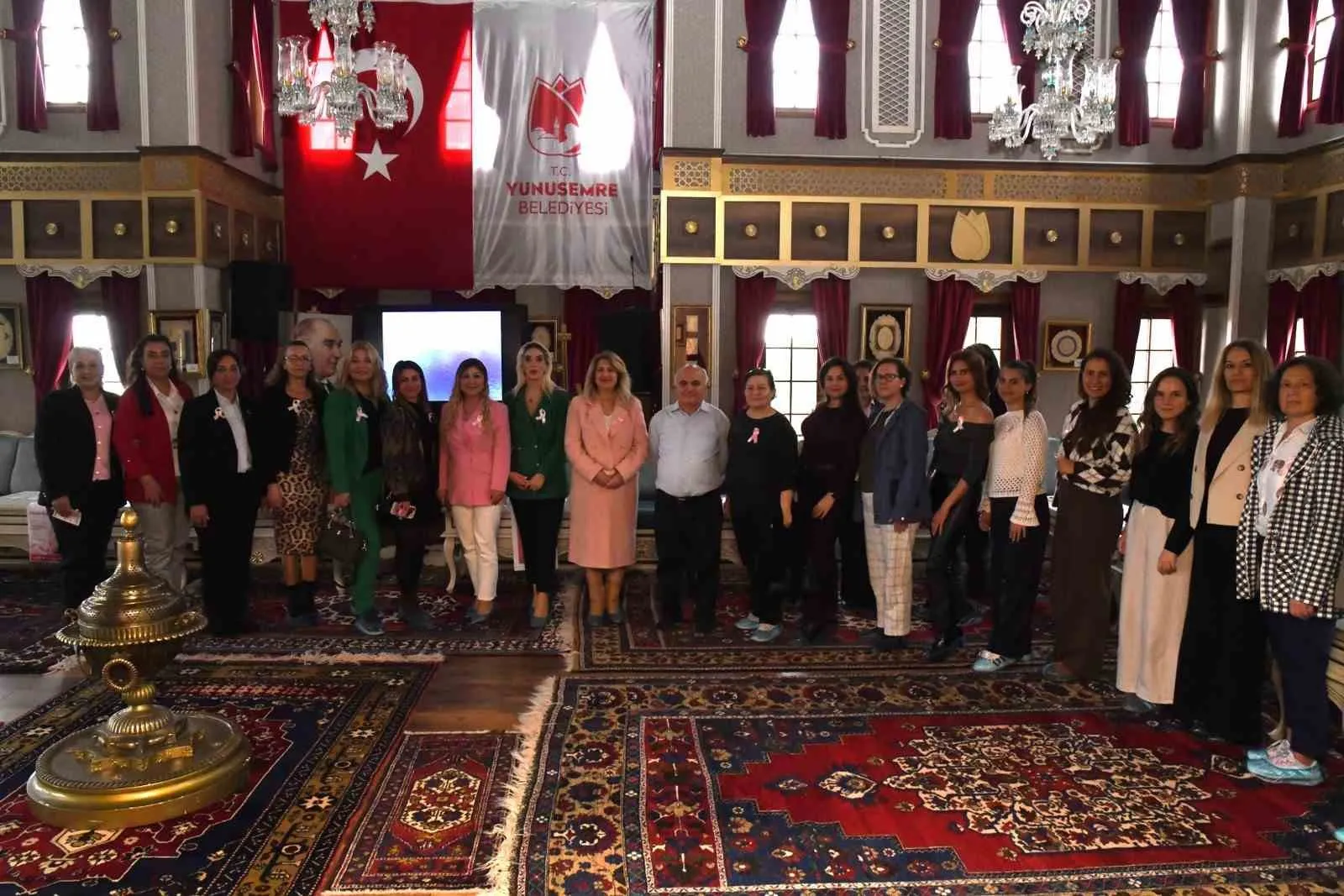 Yunusemre Belediyesi'nden kadınlara sağlık seferberliği: Erken teşhisin püf noktaları anlatıldı