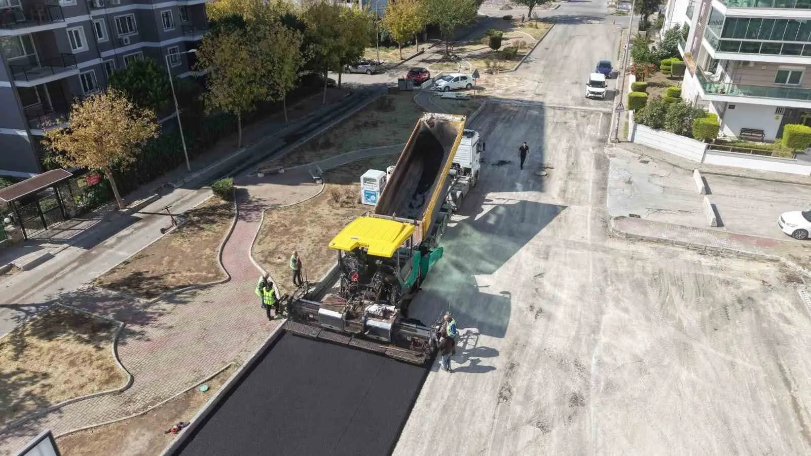 Çiğli ve Menemen hattında ulaşım konforu artıyor: Asfalt seferberliği tam gaz