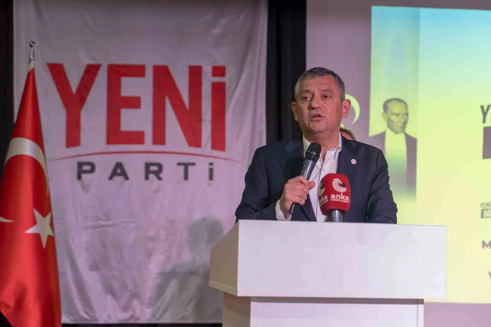 Özgür Özel’den Manisa’daki dedikodulara sert yanıt: Çakallara pabuç bırakmayız