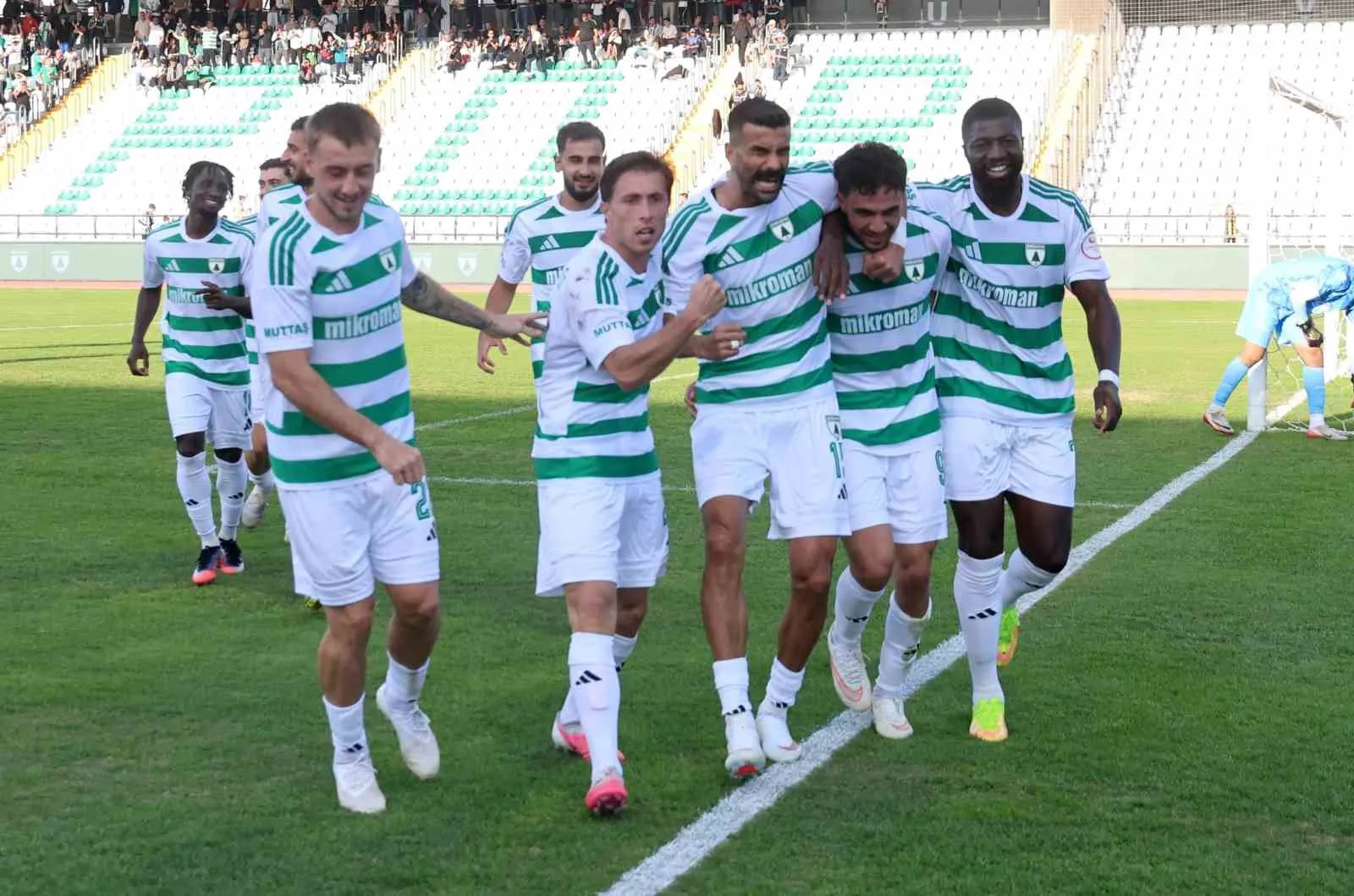 Muğlaspor evinde gol olup yağdı: İstanbulspor’a ağır tarife