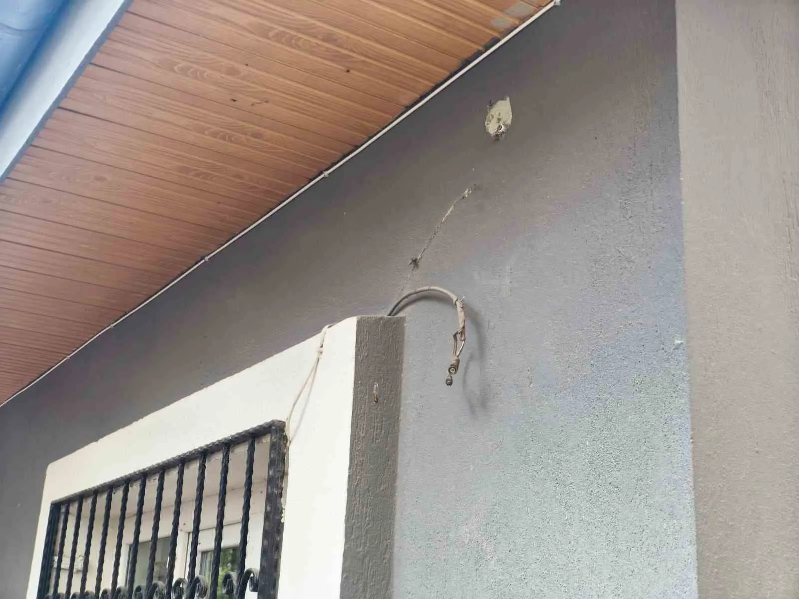 Denizli'de gece yarısı şüpheli hareketlilik: Muhtarlığın gözü kör edildi