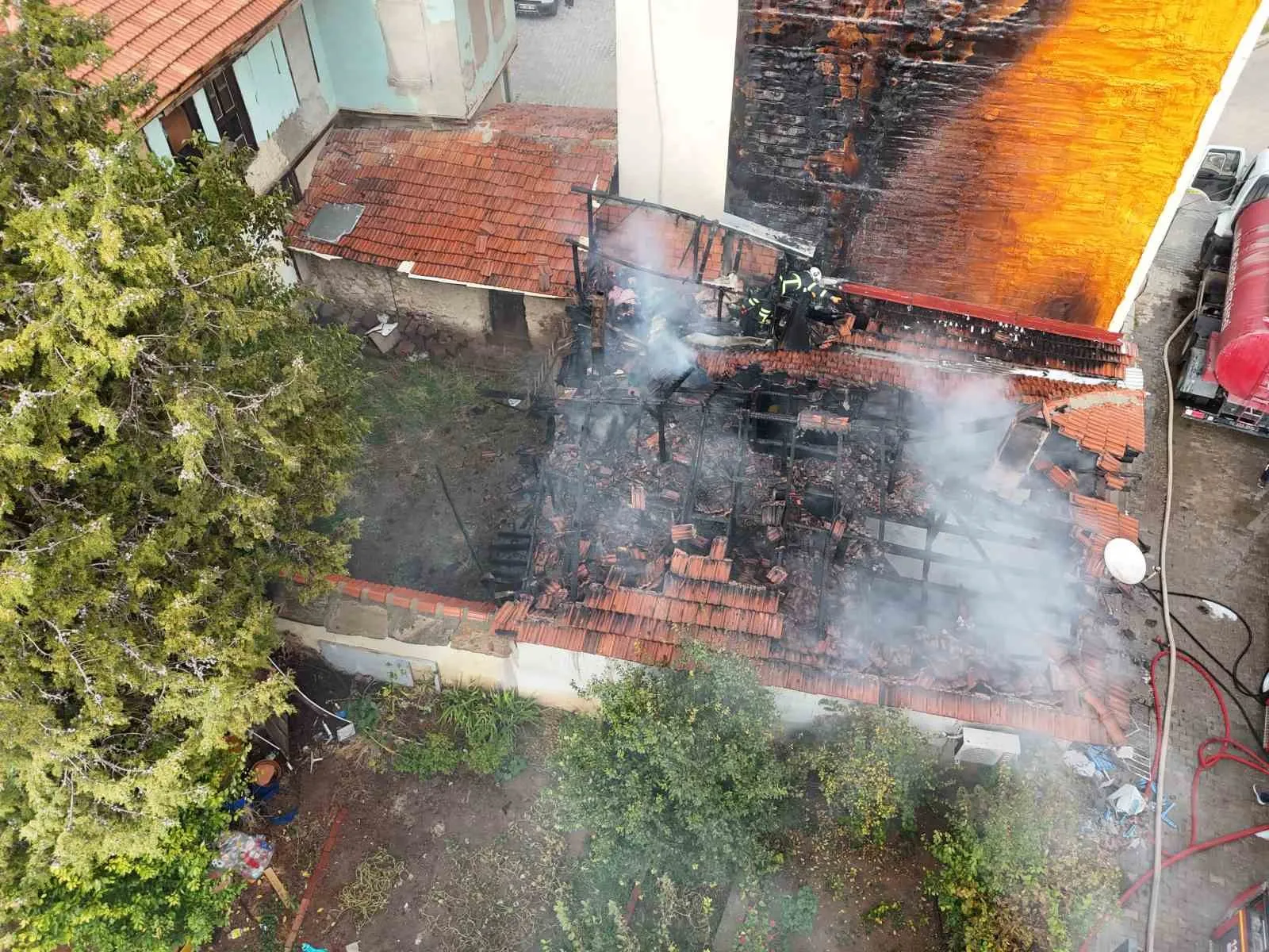 Uşak’ta akıllara durgunluk veren kundaklama iddiası: Evini yakıp kayıplara karıştı