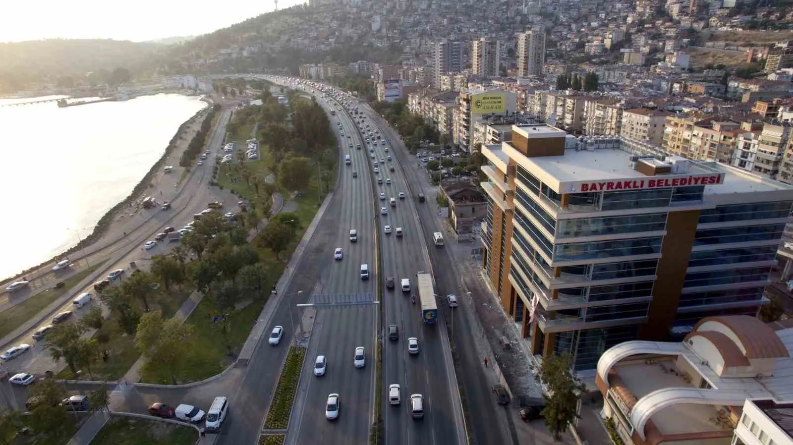 Bayraklı’da rüşvet operasyonunda kritik gün: Eski başkan ve 42 kişi hakim karşısında