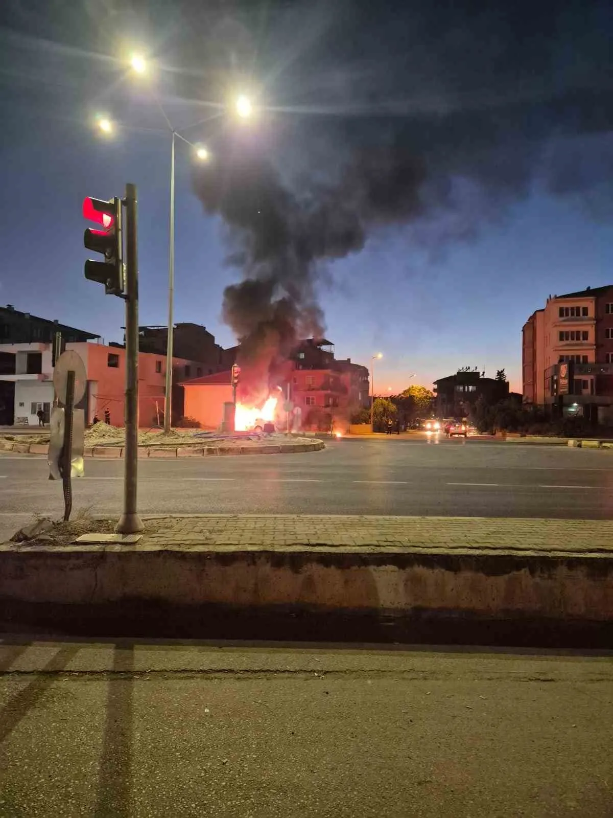 Denizli-Aydın yolunda korku dolu anlar: Saniyelerle kurtuldu