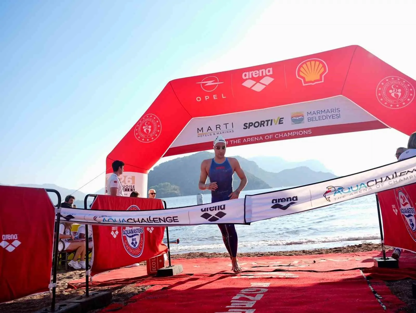 Marmaris’in masmavi sularında dev şölen: 2 bin 400 yüzücü şampiyonluk için kulaç atıyor
