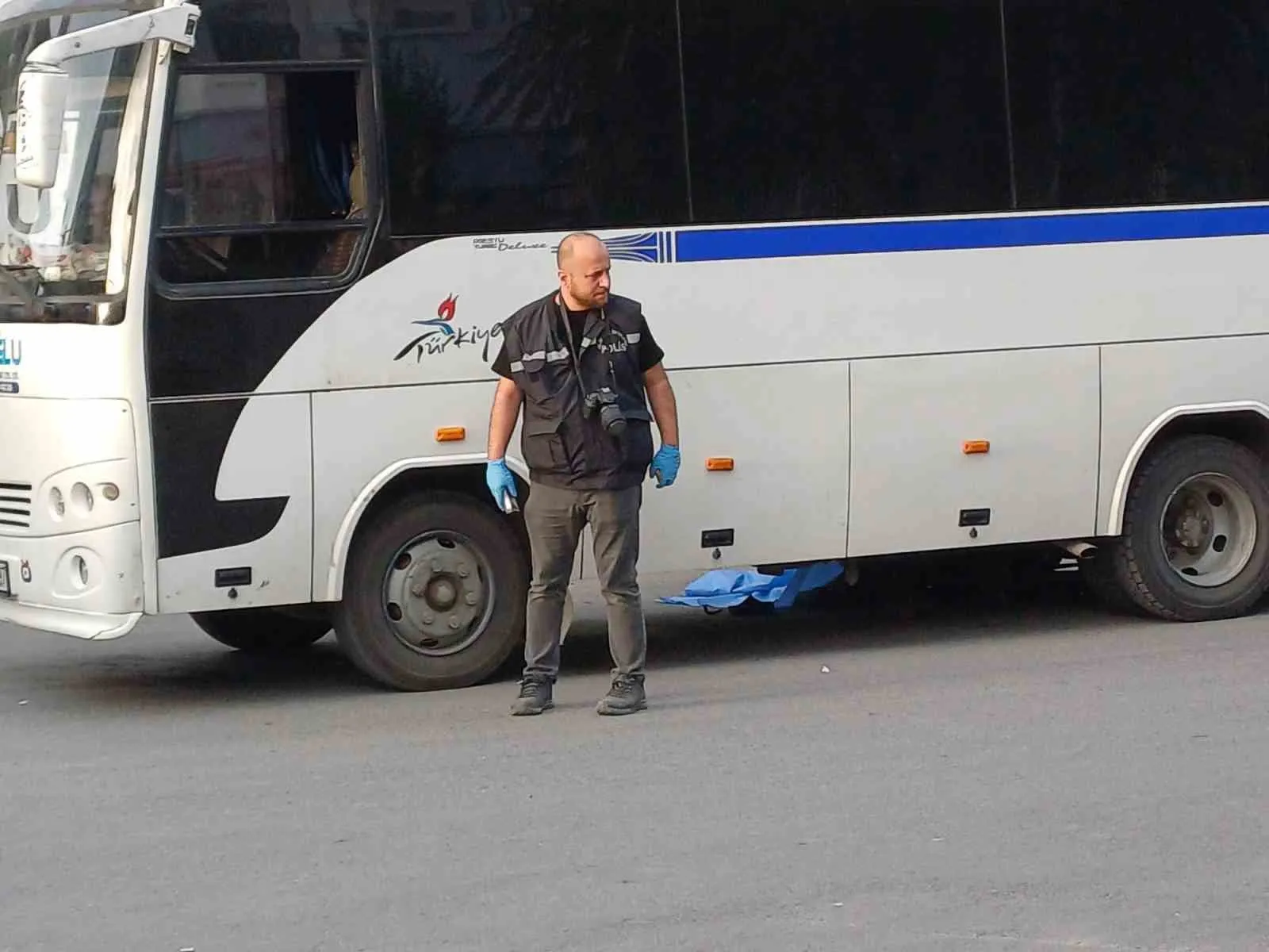 Salihli’de acı dolu anlar: Bisikletli çocuk servis kazasında can verdi
