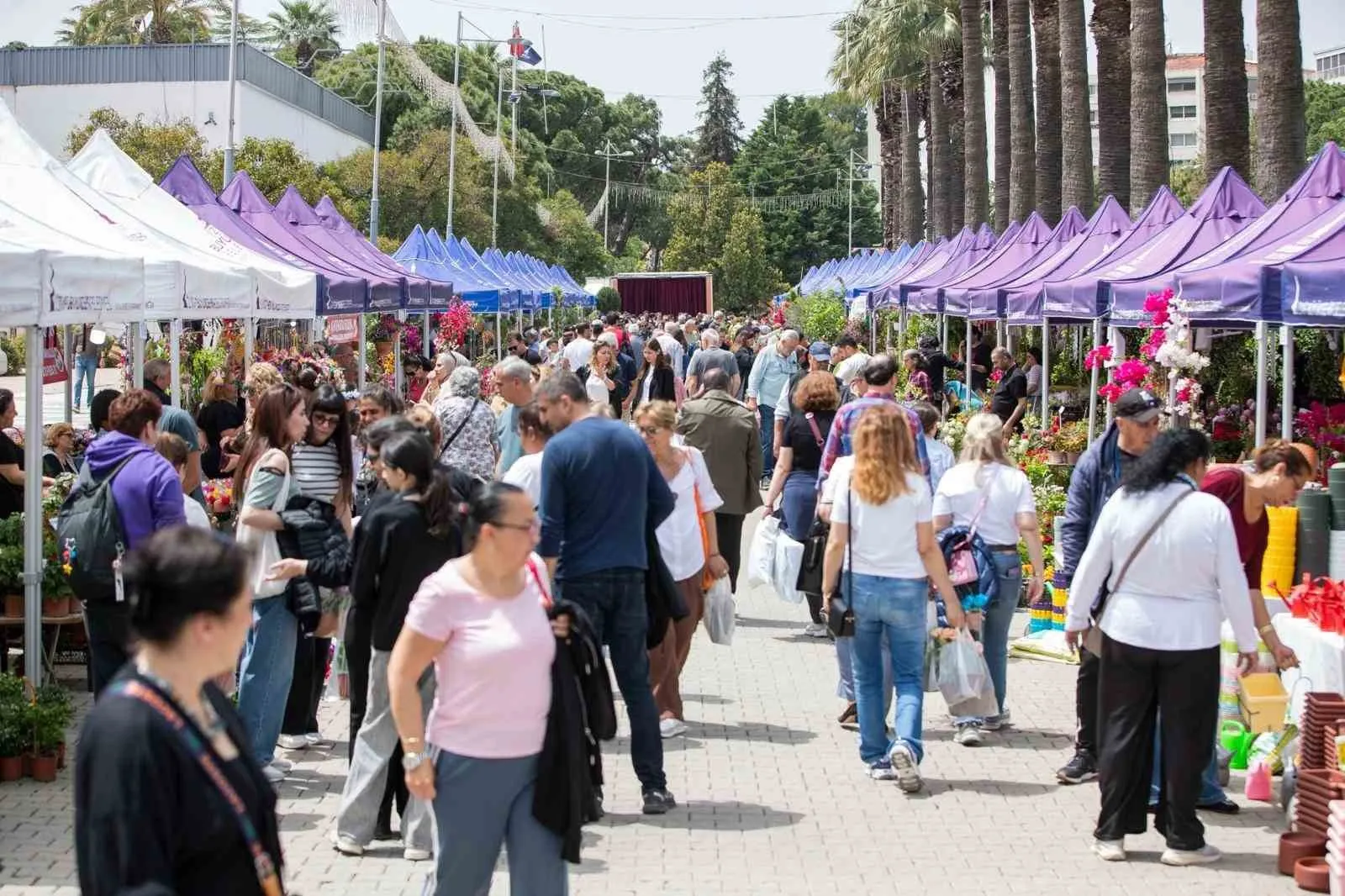 İzmir’de doğa ve lezzet şöleni: Kültürpark üreticiyle tüketiciyi buluşturuyor