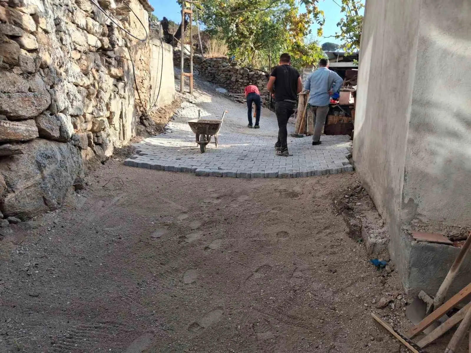 Koçarlı'da çehre değişiyor: Esentepe'de hummalı mesai