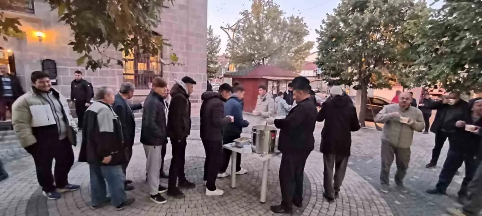 Bolvadin'de sabahın ilk ışıkları manevi bir buluşmaya ev sahipliği yaptı