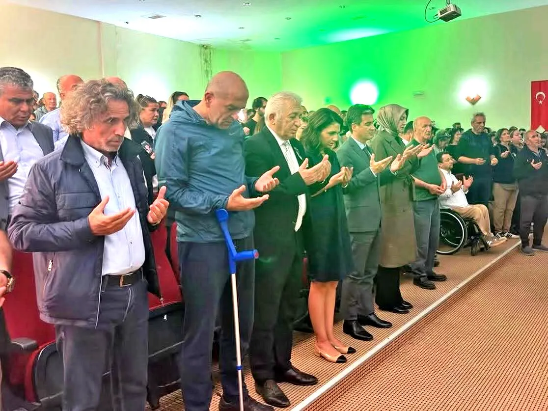 Çeşme’de hüzünlü veda: Eğitim çınarı Nemide Korkmaz dualarla uğurlandı