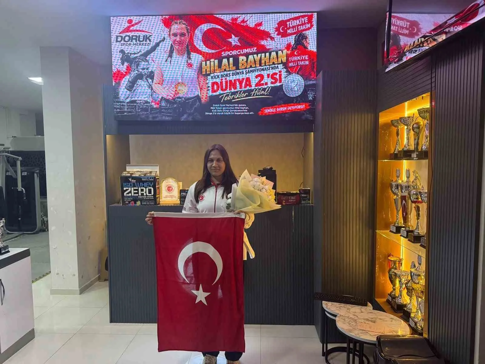 Denizli’nin genç yıldızı dünya arenasında devleşti: Havalimanında şampiyon gibi karşılandı