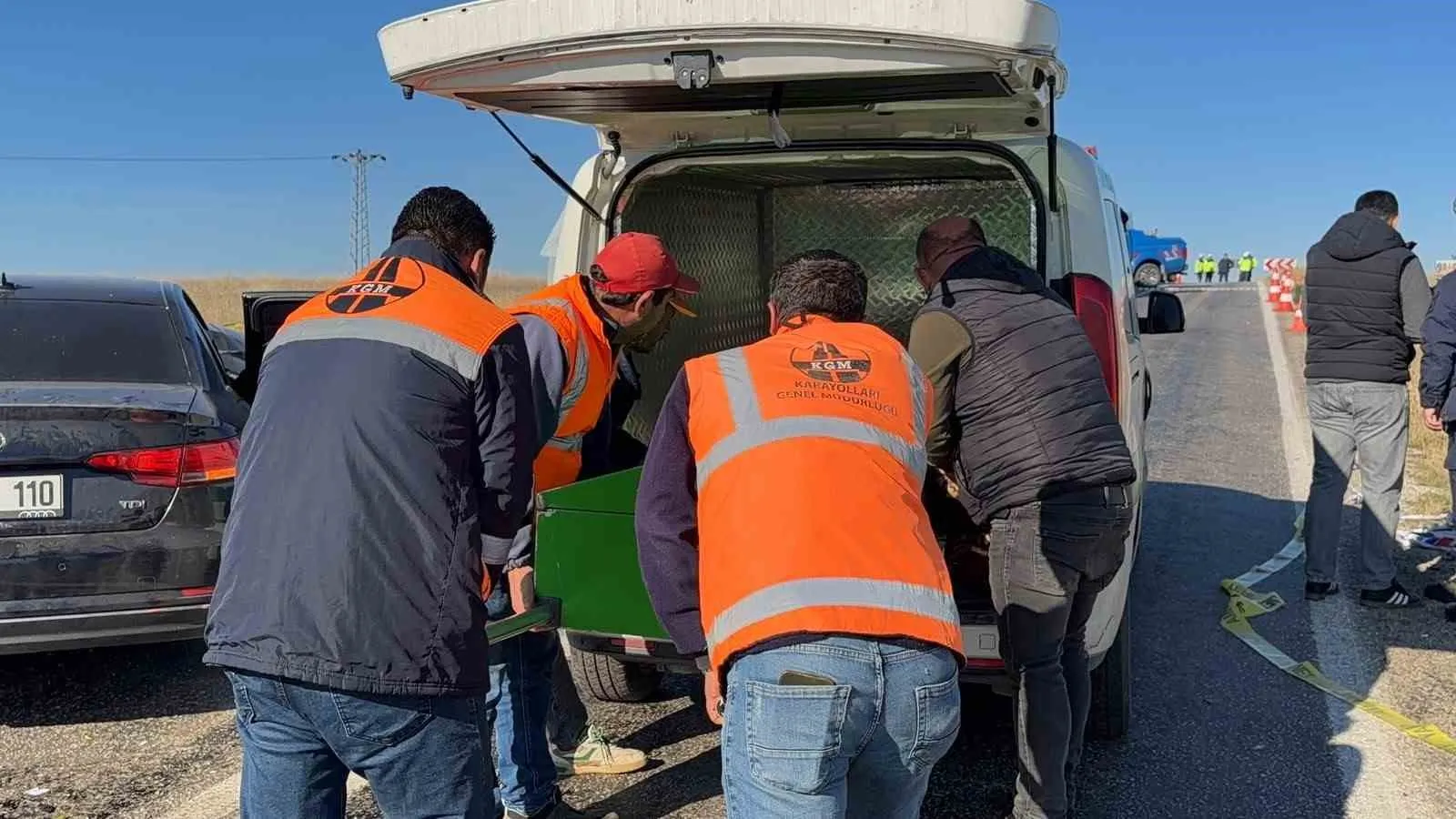 Afyonkarahisar'da feci kaza: İki otomobil çarpıştı, ortalık savaş alanına döndü