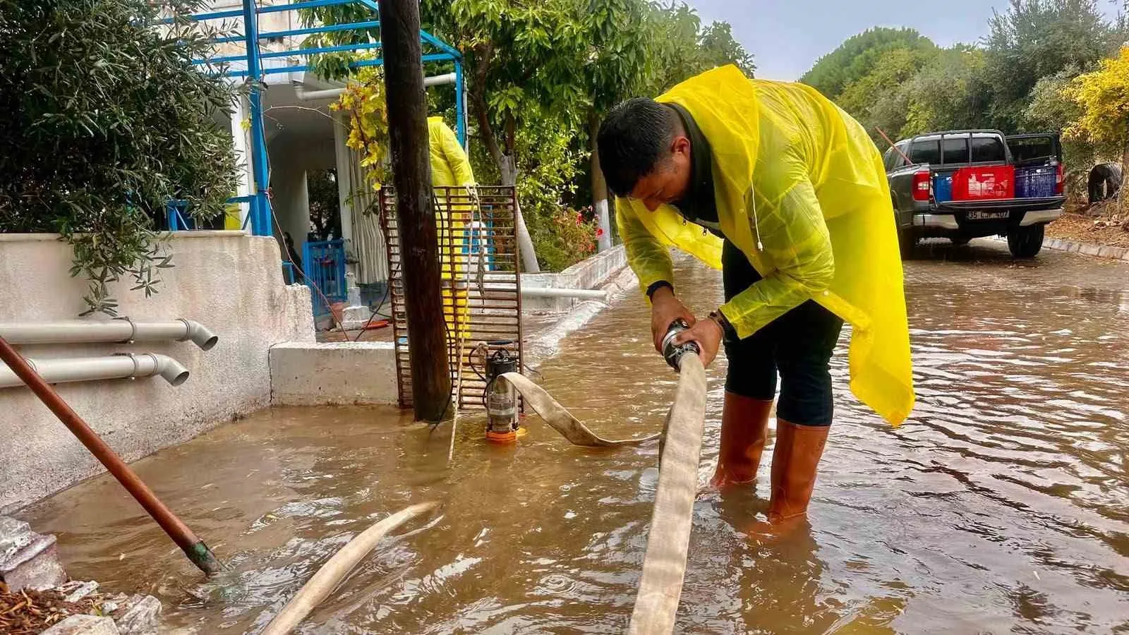 Didim’de yağış alarmı: Belediye ekipleri sahada seferber oldu