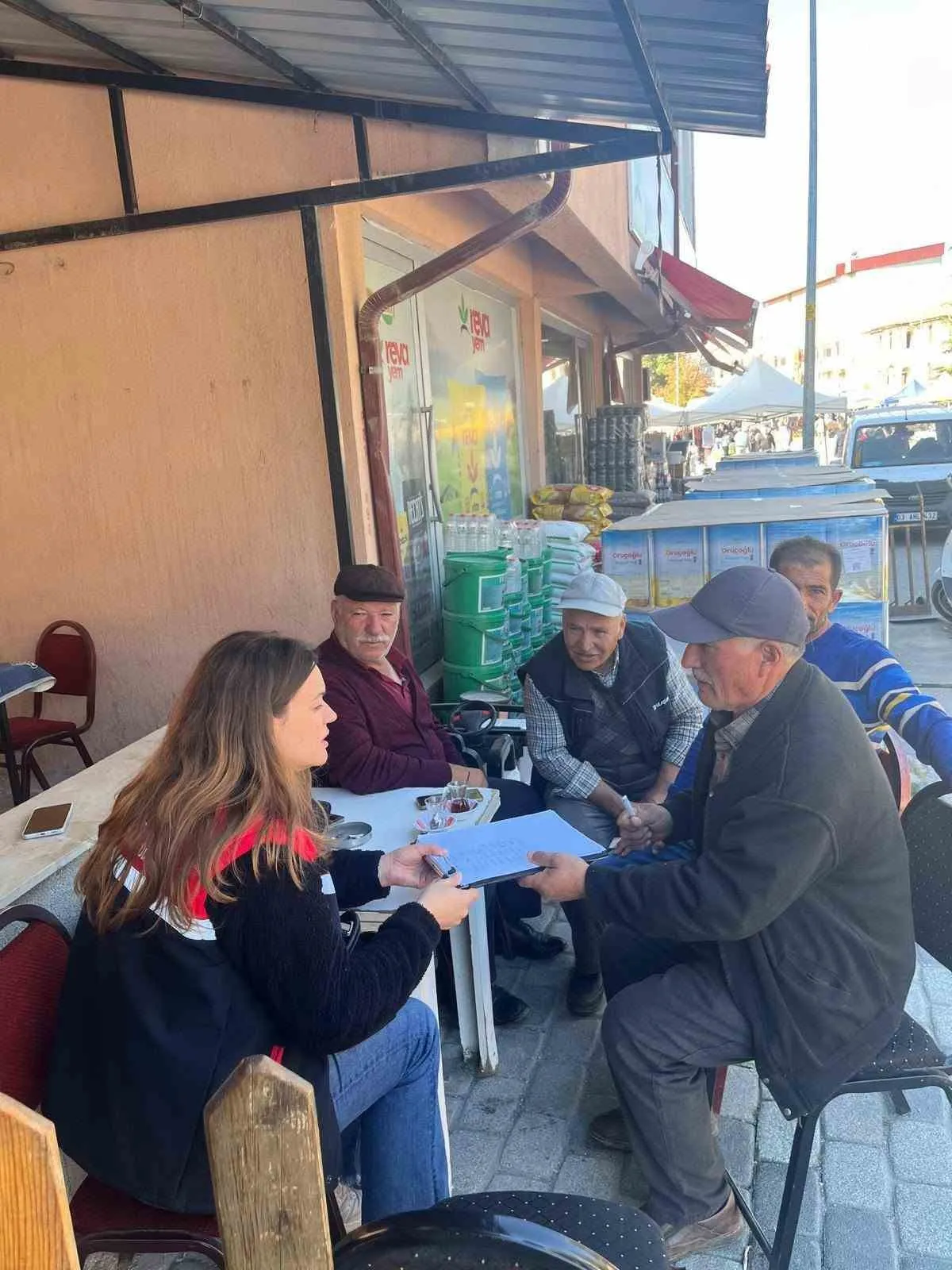 Afyonkarahisar’da tarımın geleceği tarlada konuşuluyor: Cuma mesaisi üreticiyle başladı