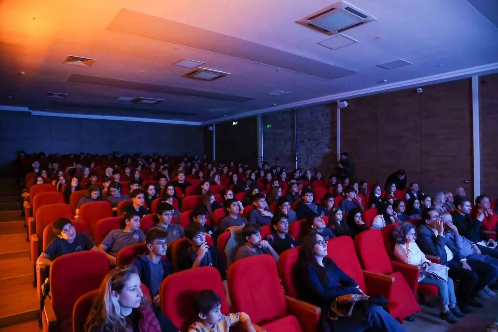 Efeler’de sinemanın büyülü dünyası mitolojiyle harmanlandı